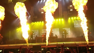 У RAMMSTEIN сломалась аппаратура, поет толпа | RAMMSTEIN equipment broke, the crowd sings | Life
