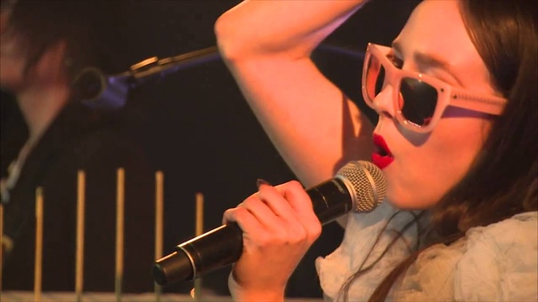 Allie X BITCH Live Phi