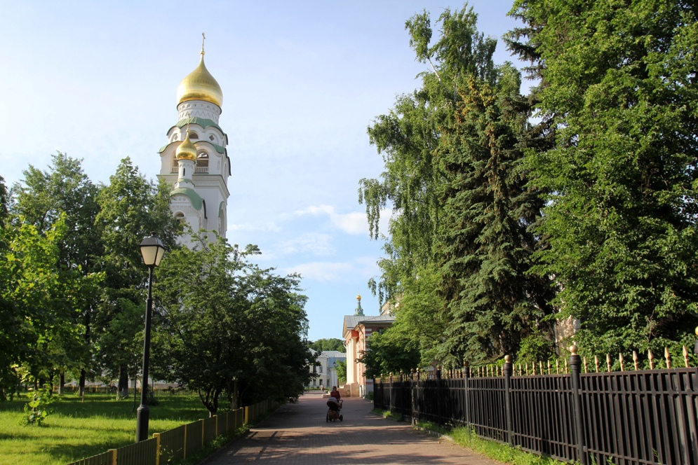 Тёплый июньский денёк в Рогожском посёлке Тёплый июньский денёк в Рогожском посёлке