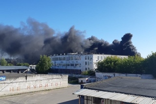 крупный пожар здания. пожар в деревянном доме. пожар н новгороде. пожар в многоквартирном доме. пожары в нижегородской области.