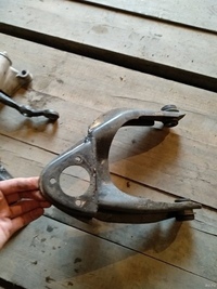 Открывает рычаг ваз. Рычаг нижний 2101. Открывает рычаг ваз. Верхний рычаг ваз 2101. Комплект подвески ваз 2107.