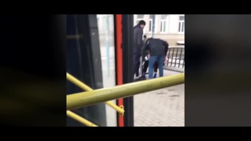 Избили за розовые