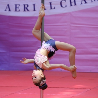 поле акробатика. дэнсинг дэнсинг. пилон. поле акробатика. дэнсинг дэнсинг.
