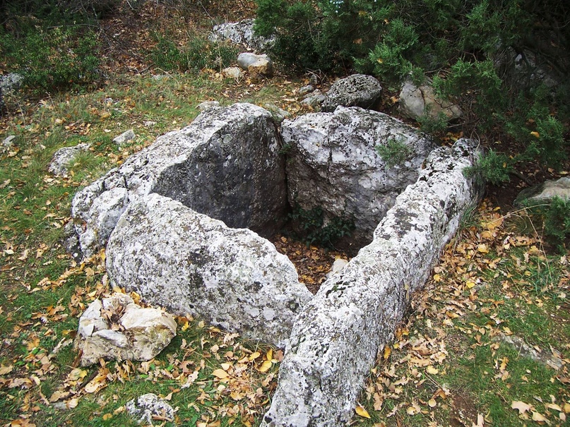 Крымские дольмены