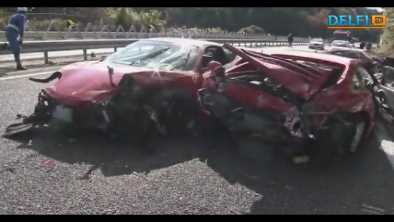 Avarijoje Japonijoje 8 Ferrari ir 3 Mercedes