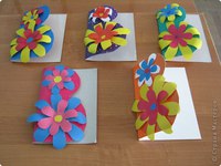 открытка для мамы подготовительная группа. аппликация в средней группе. цветы аппликация для детей.