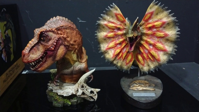 Review, 99 Damtoys Paleontology Series Dilophosaurus Neck Frill Version Bust Statue 4