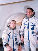 Презентация про гагарина. Космонавт первого класса. Владимир джанибеков космонавт. Юрий алексеевич гагарин в космосе. Космос рисунок для детей.