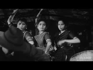 Awara Hoon _ Awaara Songs _ Raj Kapoor _ _ Mukesh _ Shankar Jaikishan _ Ultimate Raj Kapoor Song (1080p) (2)