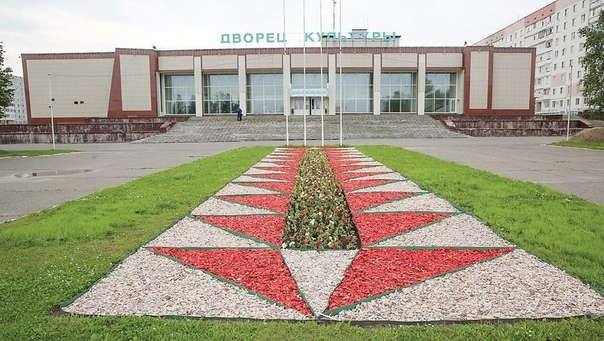 дом культуры усинск. дк коми усинск. дворец культуры усинск внутри. дворец культуры усинск. усинский дворец культуры.