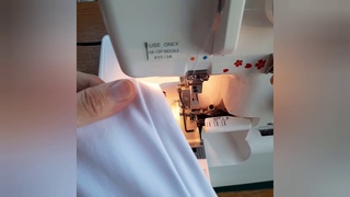 Подгибка низа трикотажных брюк на  #оверлоке. #Швейные #лайфхаки.
