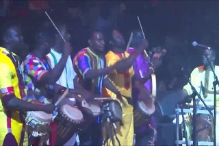 Les Sabars pleurent Doudou Ndiaye Rose et Vieux Sing Faye by Youssou Ndour et le Super toile